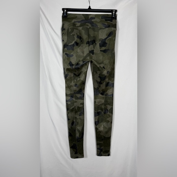 White House Black Market Embossed Camo Faux Suede Slimming Runway Leggings Sz 0. - Picture 12 of 13